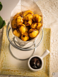 Buñuelos de bacalao con miel de caña